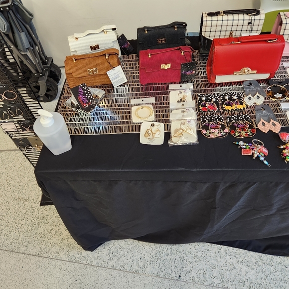 Meet your Posher, Mystik - Picture 2 of 11